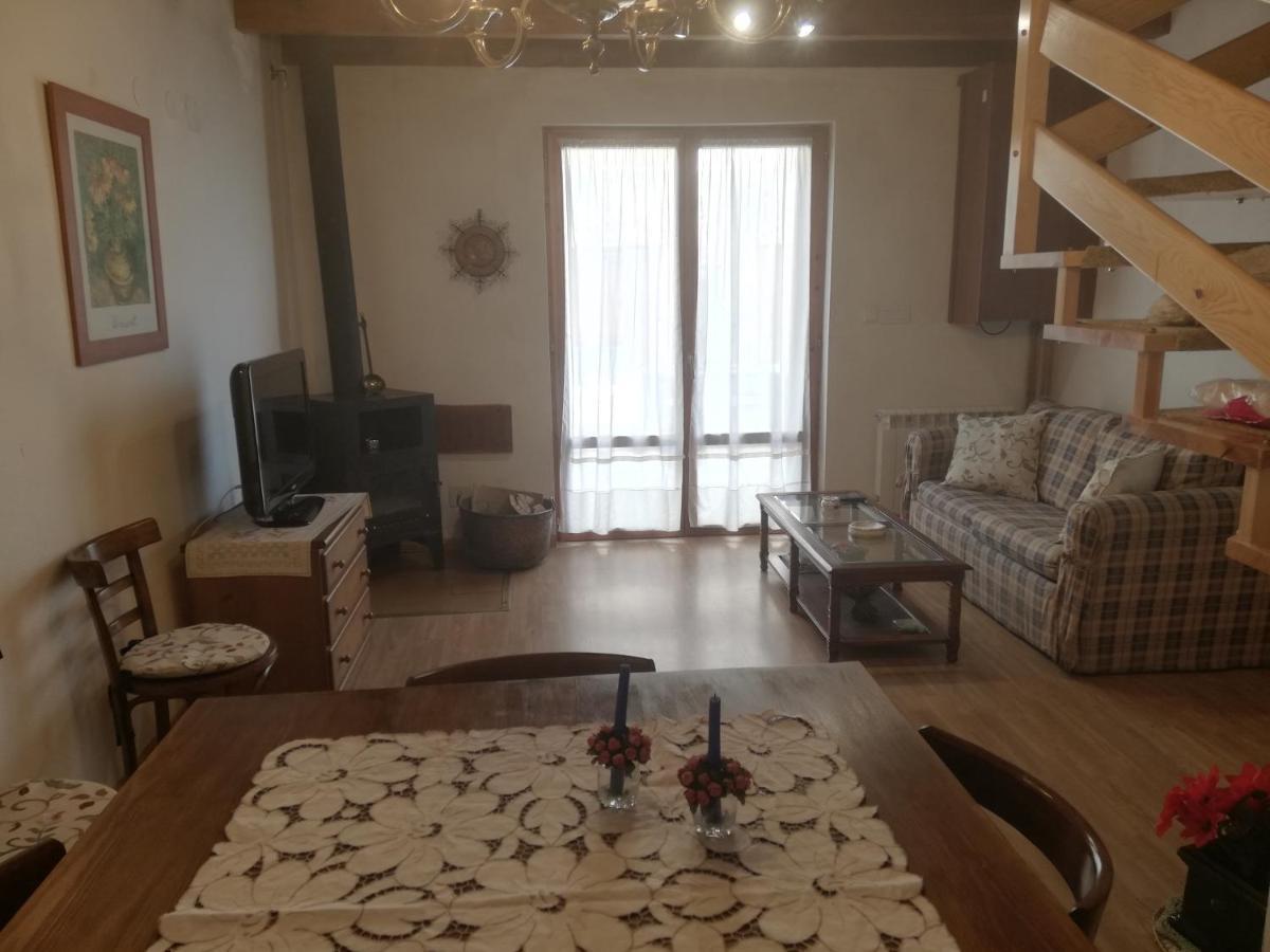 Pequeno Adosado De Montana Con Terraza Villa Villanova Bagian luar foto